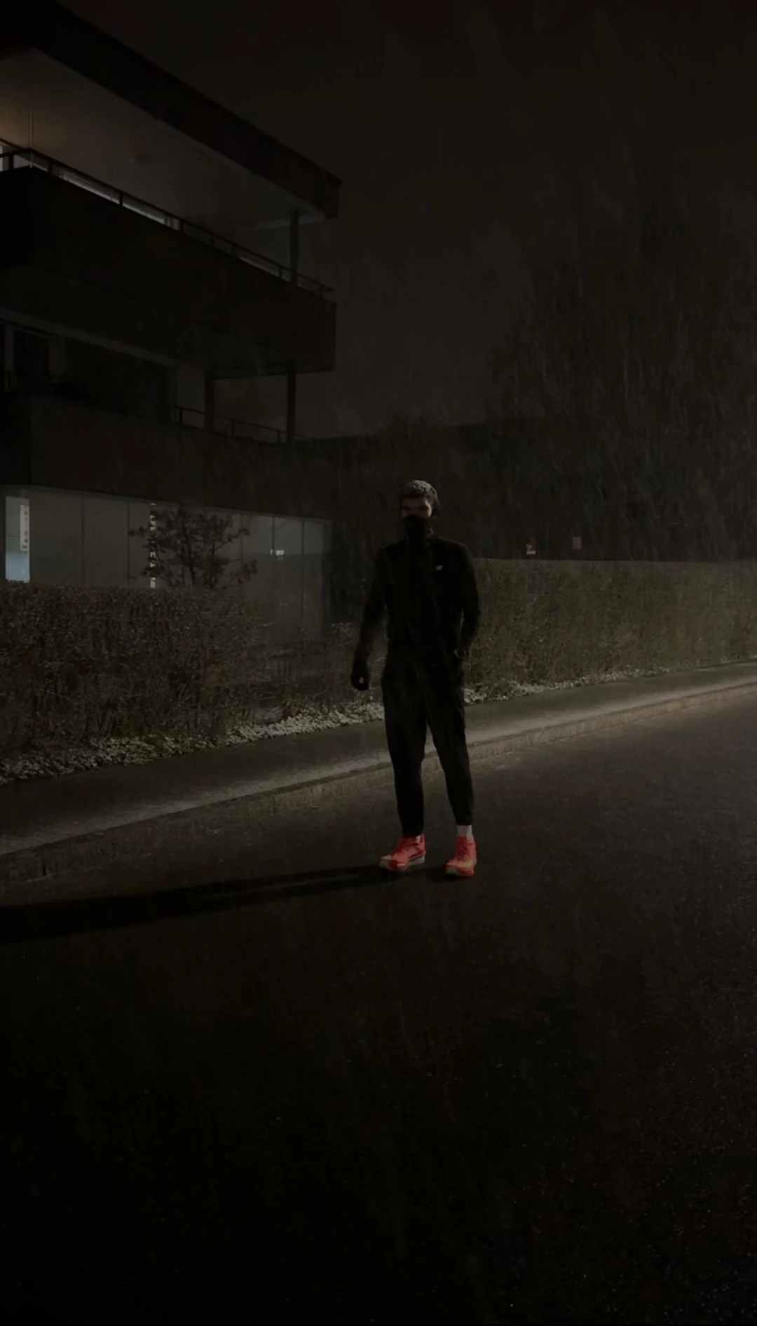 Tim draussen beim Wintertraining im Schnee