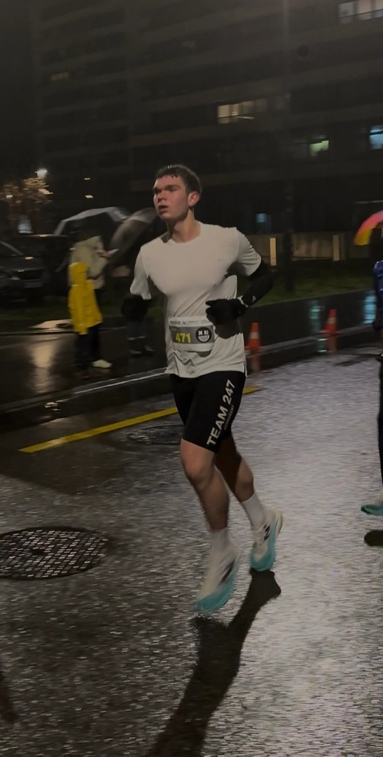 Tim Schneider beim 5-km-Lauf bei Nacht